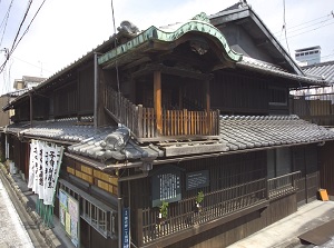 Old house with shrine on the roof in Shikemichi