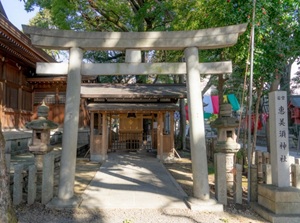A small shrine in Wakamiya Hachimansha
