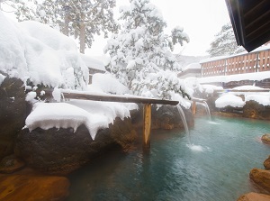 Open-air bath in Hirayu in winter