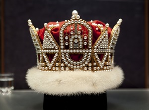 Displaying Crown cap in Pearl Museum