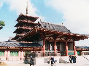 Niomon gate to inside of corridor