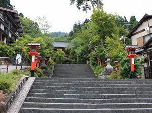 Approach to Niomon in Kurama-dera