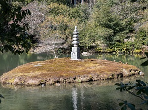 Hakuja-no-tsuka in Anmintaku