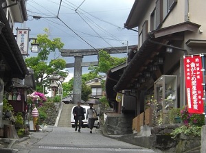 Kane-no-Torii near Kinpusenji