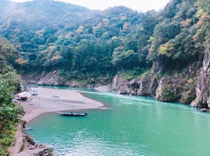 High-speed sightseeing boat in Goro-kyo