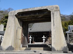 Unique gate of Jikoji