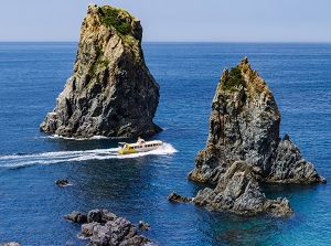 Big rocks near Oumijima