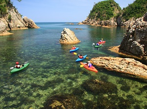 Sea kayaking in Uradome Coast