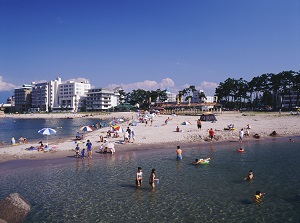 Hotels and the beach of Kaike Onsen