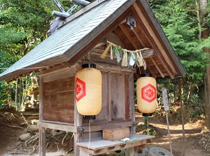 A small shrine in Yaegaki Shrine