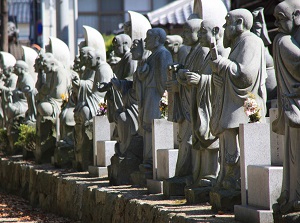 Gohyaku-rakan statues in Zentsuji