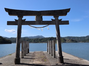 Approach to Otonashi Shrine