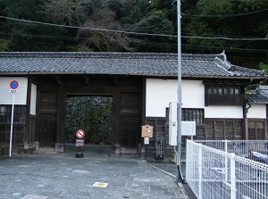Nagayamon at the foot of Uwajima Castle