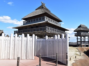 Restored central palace in Yoshinogari