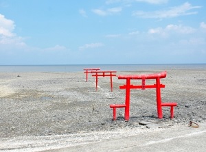 Totii gates of Ouo Shrine in the sea