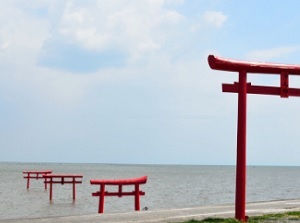 Totii gates of Ouo Shrine in the sea