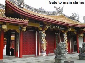 Gate to main shrine of Confucius Shrine