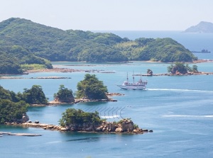 Pleasure ship in Kujukushima