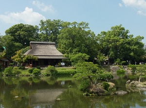 A house by the pond in Suizenji Jojuen