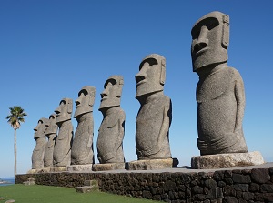 Moai statues in Sunmesse Nichinan