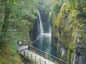 Walking trail in Takachiho Gorge