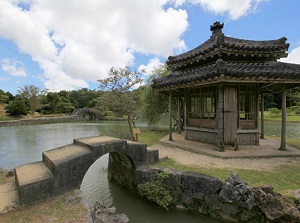 An arbor in Shikina-en