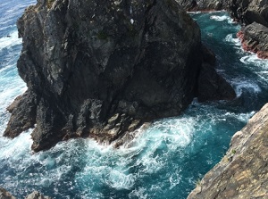 Kaminari-iwa in Goishi coast
