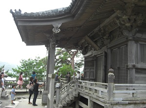 Worshipping people at Godaidou
