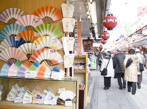 Souvenir shops in Nakamise