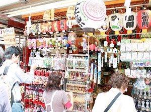 Souvenir shop in Nakamise