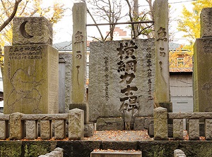 Monuments about sumo in Tomioka Hachimangu