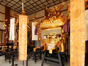 Displaying Mikoshi Tomioka Hachimangu