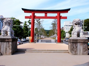 Approach of Tsurugaoka Hachimangu