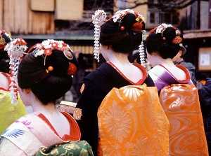 Maiko in Gion