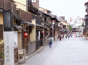 Hanami-koji in Gion