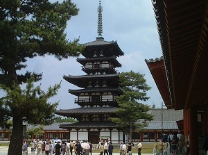 Toto in Yakushiji